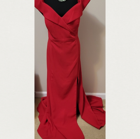 Red plus size gown - Picture 2 of 2